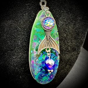 Mystical Mermaid Pendant Necklace – Handmade Resin Jewelry with Glitter, Beads & Mermaid Tail Charm – Ocean Fantasy Gift