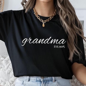 Personalized Grandma Est Shirt - Custom Nana Established Shirt - Pregnancy Announcement Gift - New Mom Shirt - Mother&#39;s Day Gift for Grandma