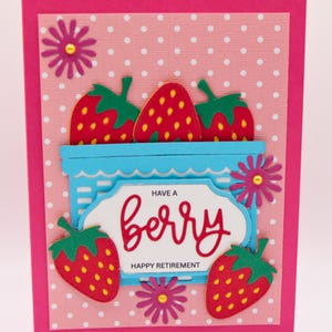 Carte joyeuse retraite Berry - Carte aux fraises faite main avec panier et fleurs, message vous le méritez, note de célébration amusante et lumineuse