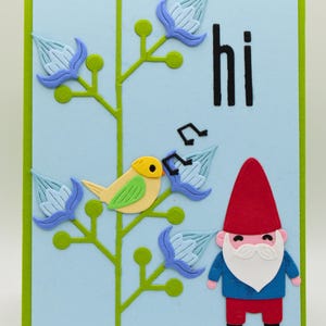Handgemaakte hallo-kaart – schattige kabouter en vogel met bloemen – vrolijke groet met hallo – notitiekaart gewoon omdat of vriendschap