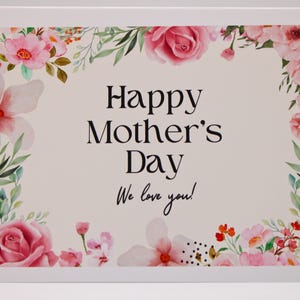 Carte de fête des mères - Carte de voeux florale pour la fête des mères, message Nous t'aimons, intérieur vierge, belles fleurs roses, carte de maman de la famille