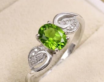 Bague péridot ovale 925, bague de contournement aile d'ange, bijoux de pierre de naissance d'août, bague de promesse de vague en filigrane verte, cadeau pour elle