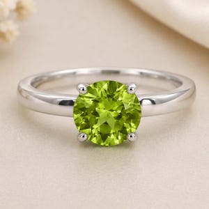 Solid 925 Silver Ring Vintage Round Peridot Solitaire Jewelry For Women Minimalist Olive Green Gemstone Ring Unique August Birthstone Gift