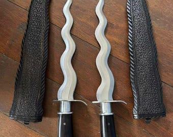Handgefertigtes Dagger-Messer aus Kohlenstoffstahl - Griff aus Micarta und dekorative Scheide
