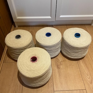 British Wool - 2 ply yarn - 31 micron (rugs/blanket quality) - Undyed cream