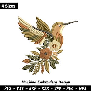 Puede incluir: Diseño de bordado que presenta un colibrí con las alas extendidas, adornado con flores y follaje en tonos marrones, verdes y beige. El texto "4 Sizes" está en la parte superior y "Machine Embroidery Design" en la inferior.