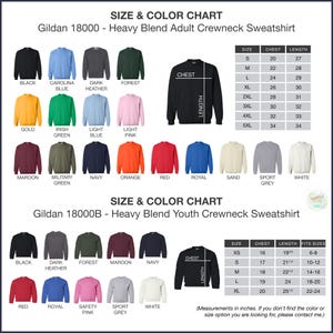Peut inclure: Un tableau des tailles et des couleurs pour les sweatshirts Gildan 18000 et 18000B. Le tableau affiche diverses couleurs, dont le noir, le bleu et le rouge, avec des d&eacute;tails de taille et de mesure en pouces. Le texte indique : &laquo; Si vous ne trouvez pas la couleur ou la taille souhait&eacute;e, contactez-moi. &raquo;