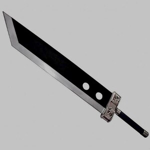 Pode incluir: Uma espada grande e preta com borda prateada e dois recortes circulares. O punho &eacute; preto com uma guarda decorativa prateada. A l&acirc;mina tem aproximadamente 122 cm de comprimento.