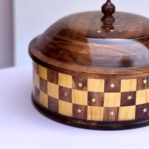 Houten Roti-warmer met messing of geruit inlegwerk | Handgemaakte traditionele chapati-doos | Broodhouder voor hotpot