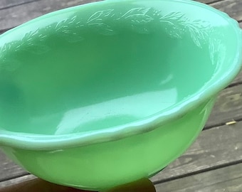 Vintage McKee Jadeite Glass Laurel Dessert Plate Berry Bowl