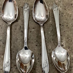 Vintage Oneida Queen Bess Demitasse Spoon Silverplate 4 Piece Flatware Set