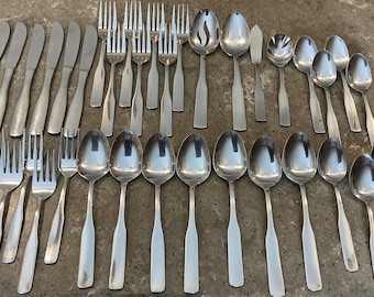 Vintage Reed Barton Fiddler II Stainless 39 Flatware Set