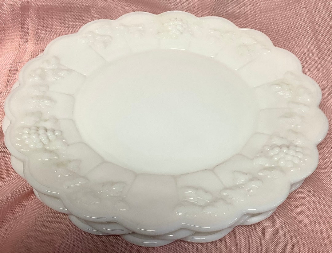 Vintage Westmoreland Milk Glass Dinner Plate Paneled Grape Elegant Set