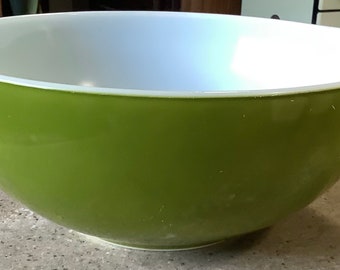 Vintage Pyrex Avacado Green Glass 4 Quart Mixing Bowl #444 Cinderella