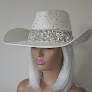 NEW WOW LOOK!   Rhinestone Cowgirl Western Hat in Off White
