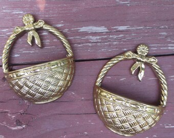 Gold Baskets Plastic Dimensional Vintage Wall Décor