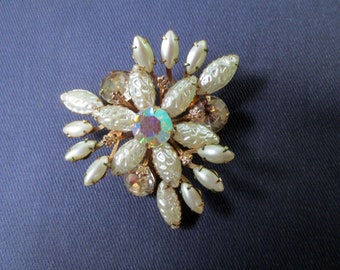 Flower Starburst Vintage Faux Pearl Brooch Pin