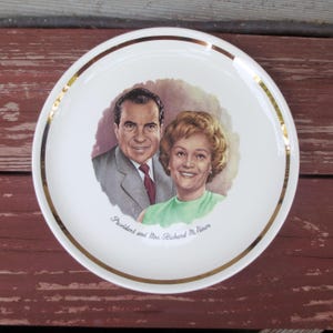 President and Mrs. Richard M. Nixon Vintage Plate - 9 in