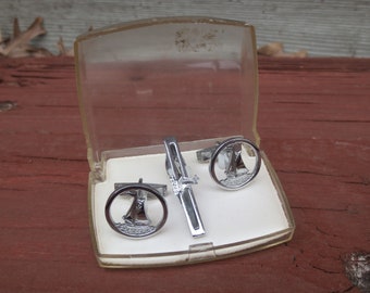Sailboat 3-pc Cuff Links & Bar Tie Clip Set in Plastic Box, SIlver-Tone, Vintage