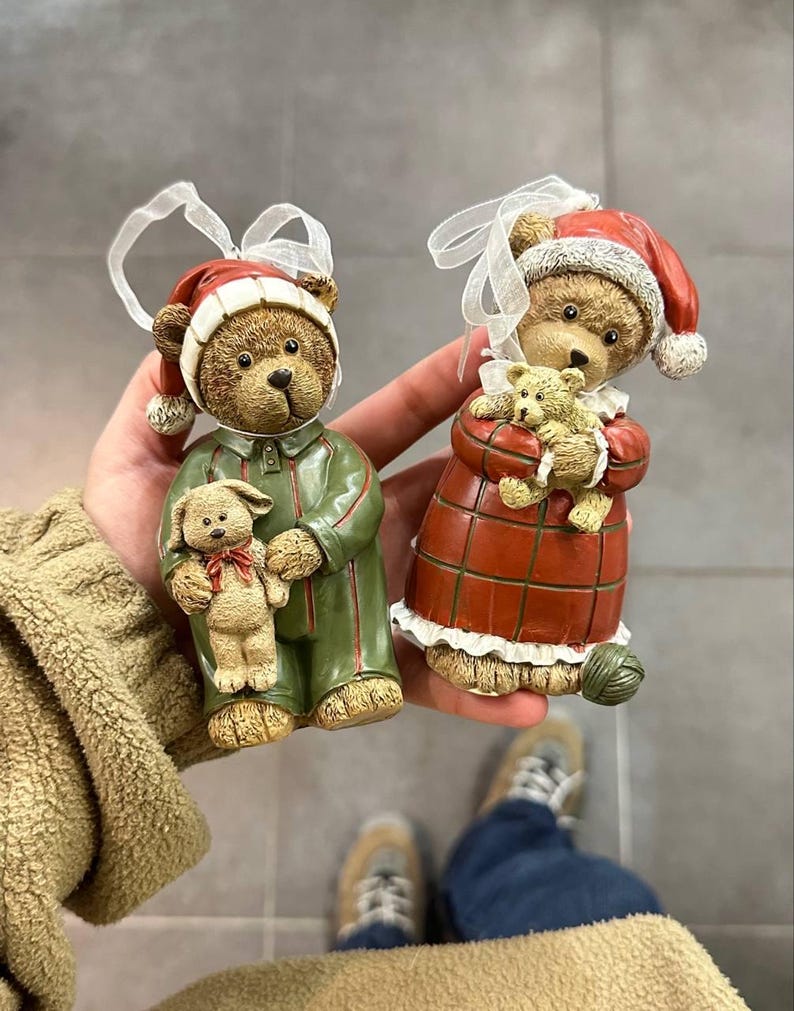 Christmas Teddy Bear Ornament – Vintage Style Holiday Figurine with Plush Toy, Hanging Polystone Decoration (12×6.5 cm) – Choose Your Design image 3