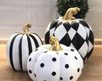 Polystone Decorative Pumpkin – Harlequin, Striped or Polka Dot Design – Fall Halloween Decor – 19–23cm Black White Orange Pumpkin with Gold