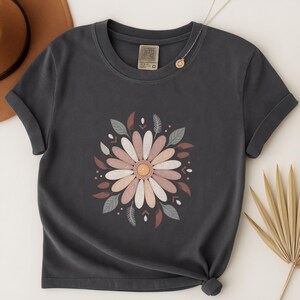 Boho Daisy Shirt, Wildflower T-Shirt, Floral Tee, Comfort Colors® Botanical Tshirt, Summer Flower Shirt, Gift for Her, Women’s Plant Tee