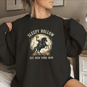 Legende von Sleepy Hohl Halloween Sweatshirt, Kopfloser Reiter Rundhalsausschnitt, Vintage Halloween Kleidung, Gruselige Geschenk, Dark Academia