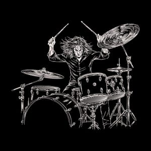 Puede incluir: Ilustración en blanco y negro de un baterista tocando una batería. El baterista tiene el pelo largo y lleva una camisa abotonada. La batería incluye un bombo, una caja, toms y platillos.