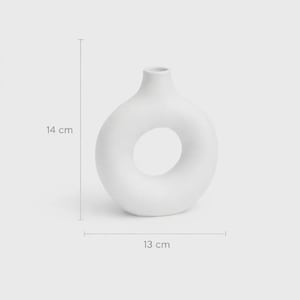 Donut Vase Keramik Design | Moderne Deko in Beige Schwarz Weiß | Skulpturale Vase Boho Stil | Geschenk für Frauen | Handmade Wohnaccessoire bild 14