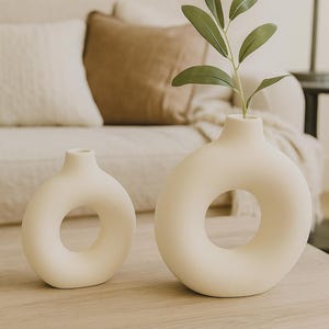 Donut Vase Keramik Design | Moderne Deko in Beige Schwarz Weiß | Skulpturale Vase Boho Stil | Geschenk für Frauen | Handmade Wohnaccessoire bild 1