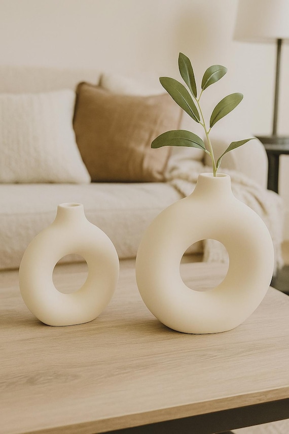 Donut Vase Keramik Design | Moderne Deko in Beige Schwarz Weiß | Skulpturale Vase Boho Stil | Geschenk für Frauen | Handmade Wohnaccessoire