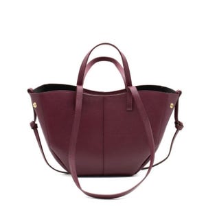 Handgefertigte italienische Ledertasche - Echtes, weiches Leder, langlebig, elegante Verarbeitung, luxuriöse bordeauxfarbene Schultertasche, hergestellt in Florenz, Italien.