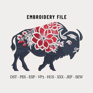 Puede incluir: Diseño de bordado de un bisonte azul marino adornado con patrones florales rojos y blancos. El texto "EMBROIDERY FILE" está en la parte superior, con abreviaturas de tipos de archivo debajo. Perfecto para varios proyectos de bordado.