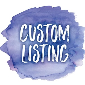 Könnte beinhalten: Grafik im Aquarellstil mit blau-violettem Hintergrund. Die Worte "CUSTOM LISTING" sind in weißer, fetter, serifenloser Schrift auf dem Bild zentriert geschrieben. Der Hintergrund hat ein strukturiertes, gemischtes Aussehen.