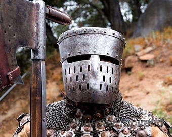 Mittelalterlicher Geschwärzter Stahl Rüstung Gehämmerter Helm Ritter Krieger Rüstung Helm Für Cosplay und Turnier