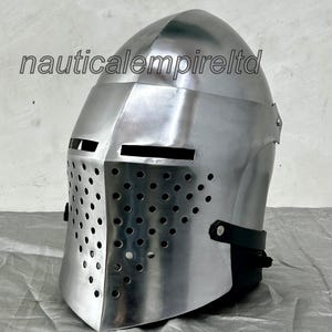 Casco de Cruzado Templario Medieval - Gran Yelmo de Acero Dulce de Calibre 18 con Ventilación y Correas Ajustables para LARP y Exhibición