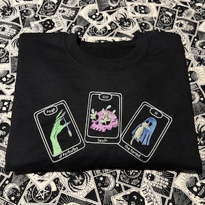 Individuell gesticktes Tarot-Karten-Sweatshirt | Witchy Tarot Sweatshirt, personalisierte Tarotkarten Skelett Halloween Geist Sweatshirt Geschenk
