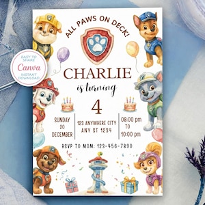 Op de afbeelding: Een verjaardagsuitnodiging met cartoonhonden. De uitnodiging bevat de tekst "All Paws on Deck!" en "Charlie wordt 4." Het ontwerp bevat illustraties van cartoonhonden, ballonnen en een taart.