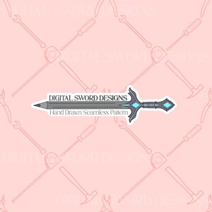 Op de afbeelding: Een digitale afbeelding met een zwaardvormig potlood met een grijs lemmet en een gedetailleerd gevest met lichtblauwe accenten. De tekst luidt DIGITAL SWORD DESIGNS en Hand Drawn Seamless Pattern. De achtergrond is een lichtroze patroon van gereedschap.