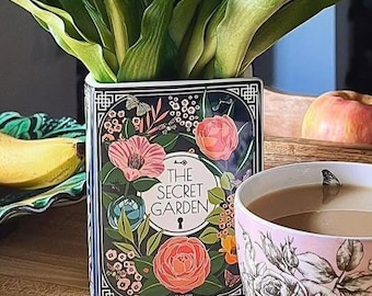 Secret Garden Book Vase – Literary Flower Vase Ceramic, Book Lover Gift, Home Gift for mum, Home Decor Inspired by Frances Hodgson Burnett