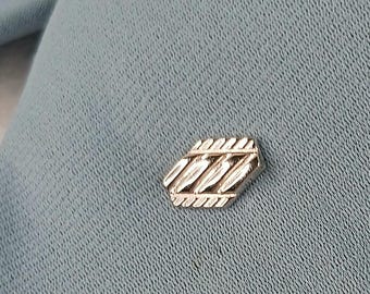 Tie Tack Pin Vintage Classic Stampato Style Sculpted Silver Tone Timeless. Can be worn vertically, horizontally, or diagonally.