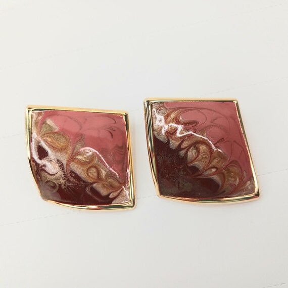Vintage 80's Large Enamel Curved Square Earrings, Hand-painted Rose Peach, Lightweight Posts, Swirl Metallic Design, Retro Jewelry