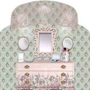 Puede incluir: Una cómoda rosa con diseños florales y botánicos, tiradores dorados ornamentados y un espejo a juego. La cómoda está adornada con un cuenco pequeño, una paleta de maquillaje y un recipiente con estampado floral que contiene brochas de maquillaje.