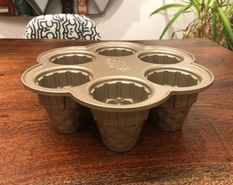 Nordic Ware Maple Leaf Muffin Pan, Nonstick Cast Aluminum, 6 Molds