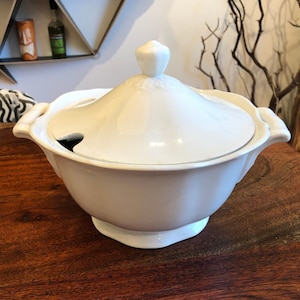 Mid Century c. 1949 - 1964 ARABIA Made In FINLAND Lidded White Soup Tureen - No. 30 A.S. - Vintage White Arabia Pottery