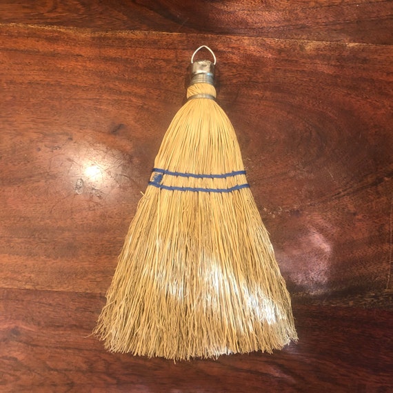 Handheld Whisk Broom