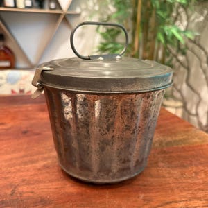 Antique 1920&#39;s German Tin Bundt Cake / Steamed Pudding / Jell-O Mold with Lid and Handle - Made in Germany 20&#39;s European Kitchen Home Decor