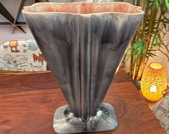 Vintage 1930s - 1940s Art Deco Red Wing USA Pottery Lorbeek / Fluted Textured Exterior Ceramic Gray & Pink Footed Vase