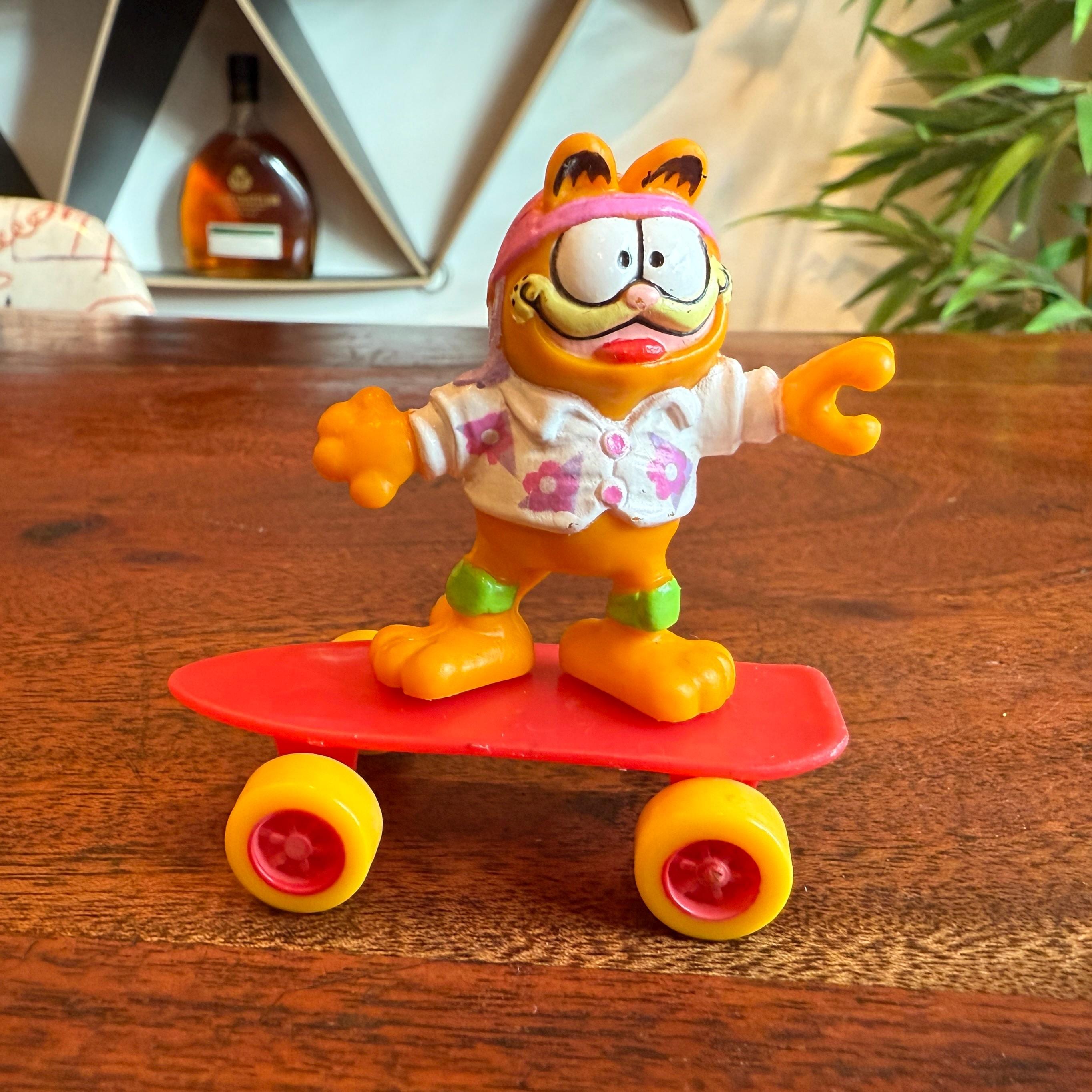 ガーフィールドスケートボードフィギュア Garfield Skateboard Shirt - Etsy