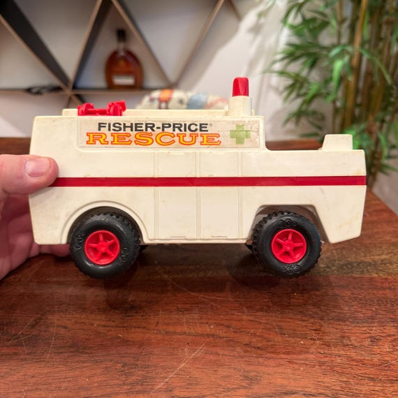 【希少品】Fisher-Price RESCUE 消防車 1974年製おもちゃ Vintage C. 1974 Fisher-price 303 Rescue Vehicle Toy - Retro 1970's
